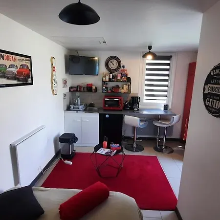 Дом отдыха Petit Independant Tres Proche 24h Et Parc Des Expositions Ле-Ман